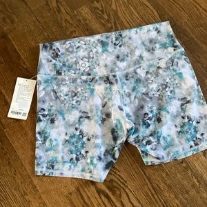 NWT Align HR short 8” size 18